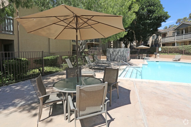 Piscina - Elan Village North