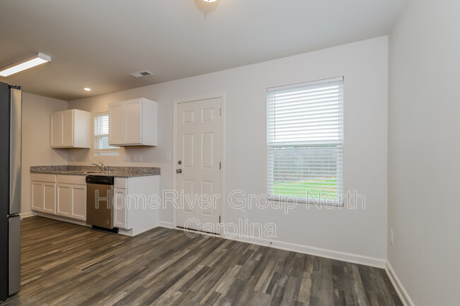 Building Photo - 704 Quail Ln