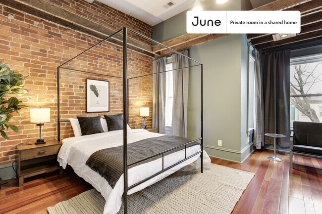 Building Photo - Private bedroom in 4 bed/3 bath Home
