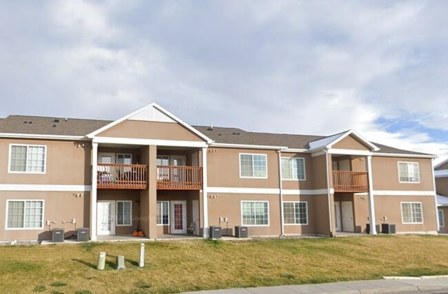 Building Photo - 614 Hill St