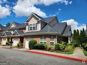 Building Photo - 1715 Oak Brook Ln NW