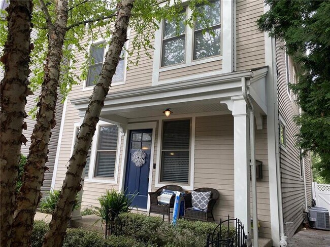 Building Photo - 706 Ivy St