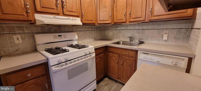 Foto del edificio - 104 S Church St