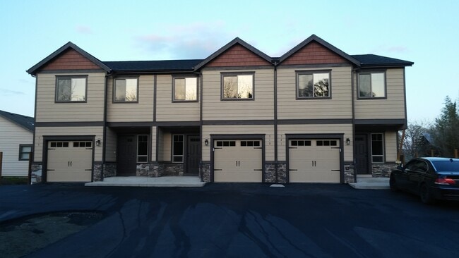 Building Photo - 419 N 11th St