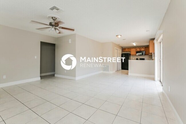 Foto del edificio - 3 Bedroom Pet-Friendly Home in Greenacres,...