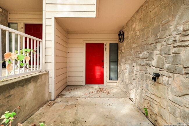 Building Photo - ***APPLICATION CURRENTLY UNDER REVIEW***Mo...