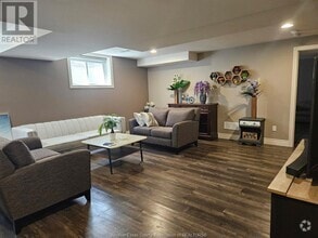 Building Photo - 2927 McRobbie Cres