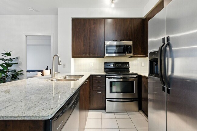 Photo du bâtiment - 500 St Clair Ave W