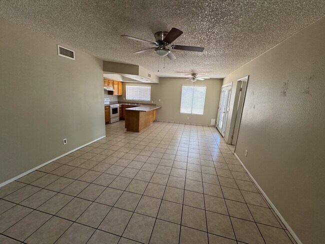 Foto del edificio - Peoria 3br House with Garage