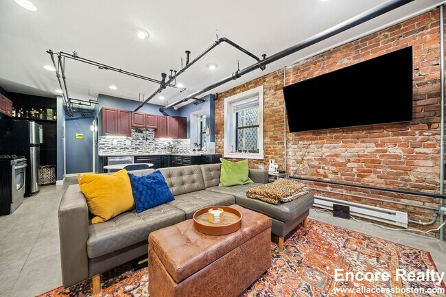 Building Photo - 1038 Beacon St
