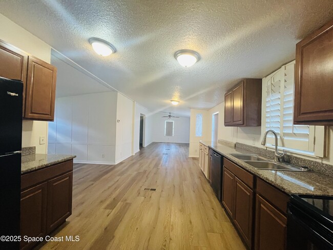 Foto del edificio - 1641 Ridge Dr