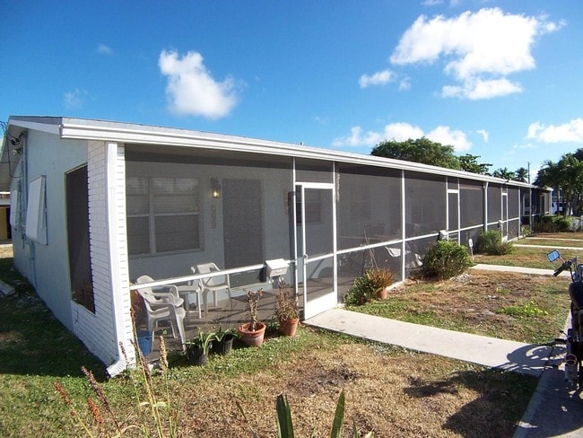 Building Photo - 502 9th Ave N