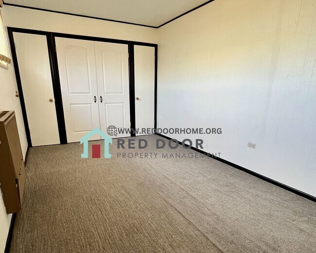 Foto del edificio - Charming Corner Lot with Large Backyard & ...