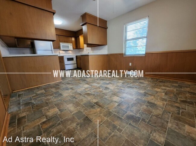 Building Photo - 3 br, 1 bath House - 212 Brookside Dr