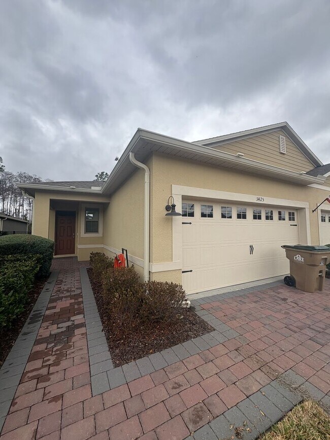 Foto del edificio - Charming 2-Bed 2-Bath Home plus Flex Room -  55+ community