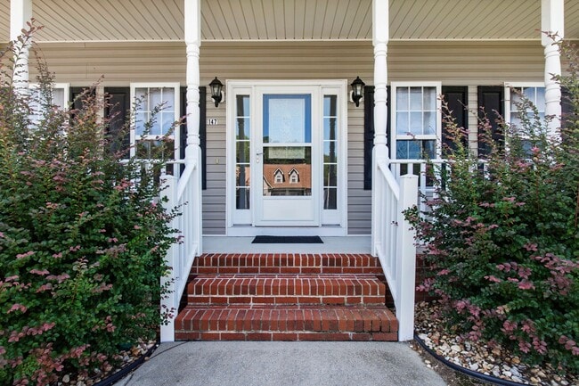 Building Photo - 147 Watersedge Ln