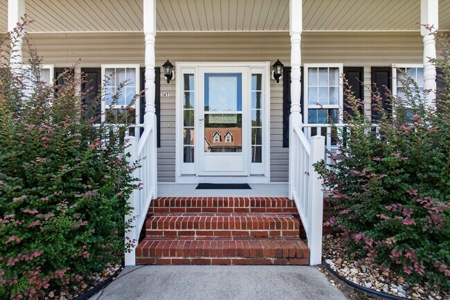 Foto del edificio - 147 Watersedge Ln