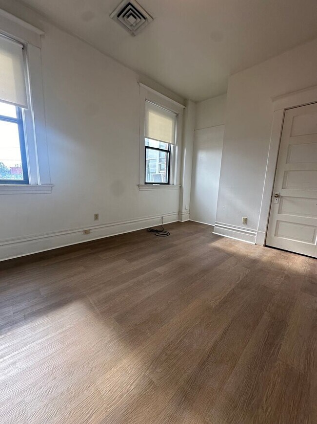 Foto del edificio - 3Bed/1Bath on East Carson Street