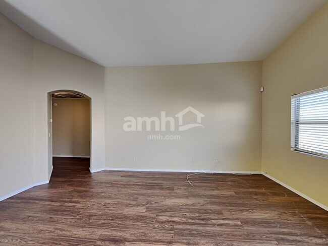 Foto del edificio - 5073 E Butterweed Dr