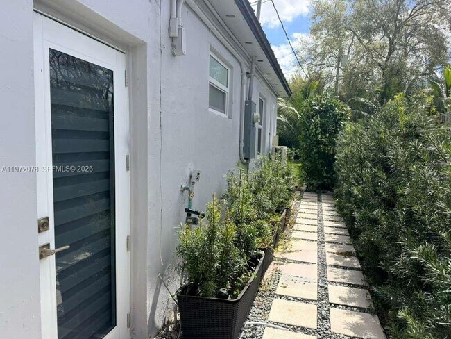 Foto del edificio - 1430 NE 149th St