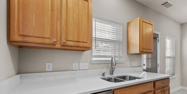 Foto del edificio - 1335 Farmfield Ln