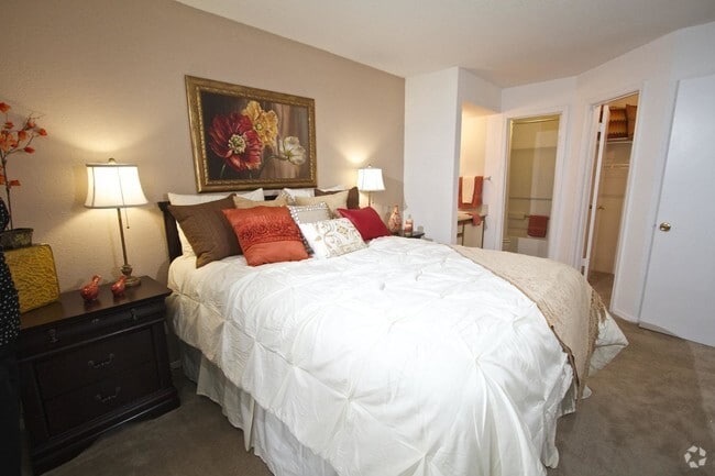 Interior Photo - Royal Pointe