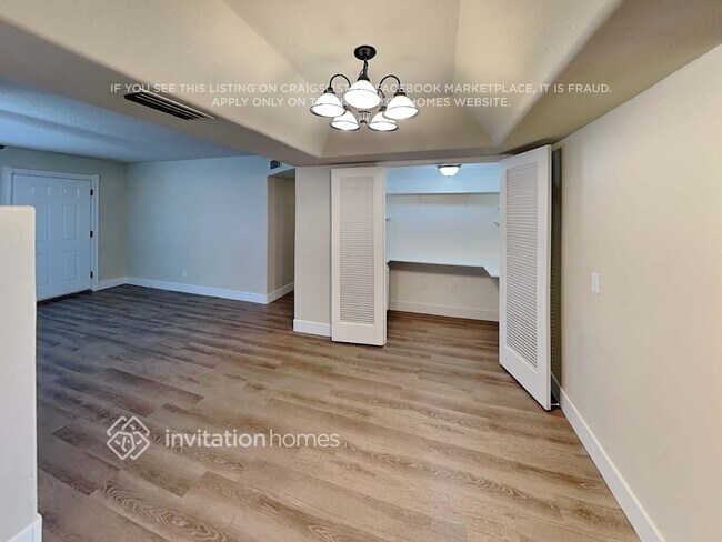 Building Photo - 2627 N 70th Pl