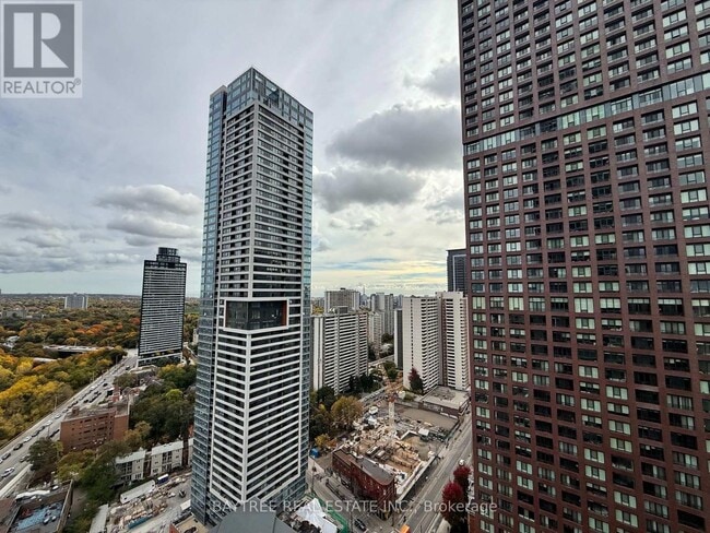 Building Photo - 395 Bloor St E