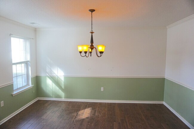 Foto del edificio - 5 BED | 2.5 BATH | SINGLE FAMILY HOME | BONUS ROOM | 2 CAR GARAGE