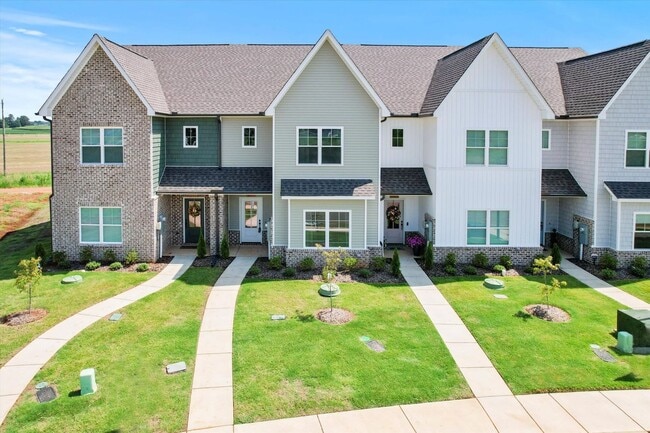 Building Photo - Thanksgiving Special! $300 Rent Credit for 12 Months on this Furnished Townhome!