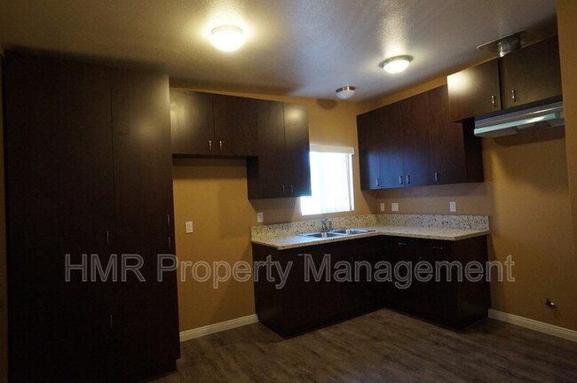 Foto del edificio - 10823 Elliott Ave