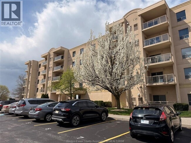 Building Photo - 315 Village Grove Dr