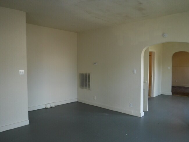 Building Photo - 508 S 15th St