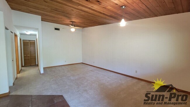 Foto del edificio - 1668 Spring Garden Ct