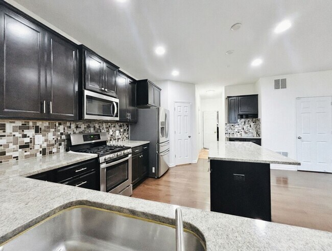 Foto del edificio - Beautiful 4 Bedroom Single Family Home in Prime Shakopee Neighborhood