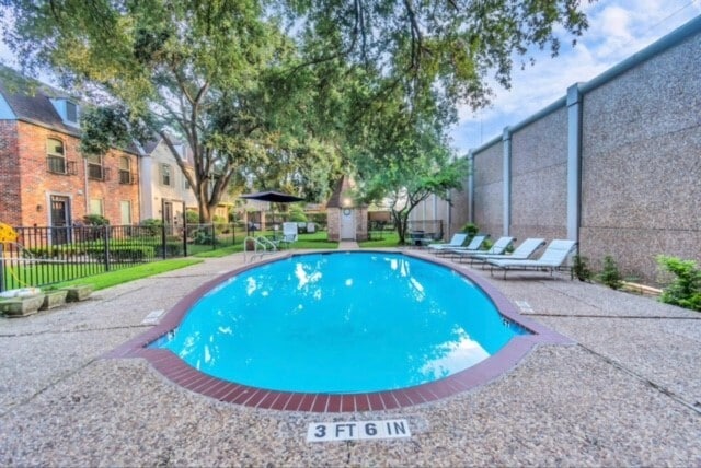 Foto del edificio - 530 N Post Oak Ln