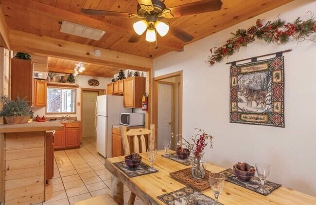 Foto del edificio - 43413 Sand Canyon Rd