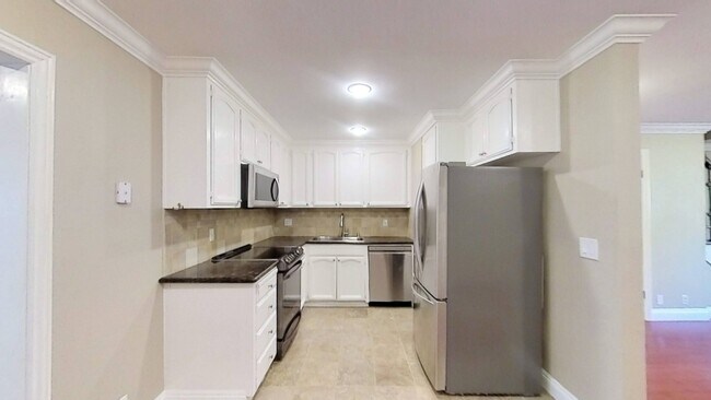 Building Photo - 5104 Westmont Ave