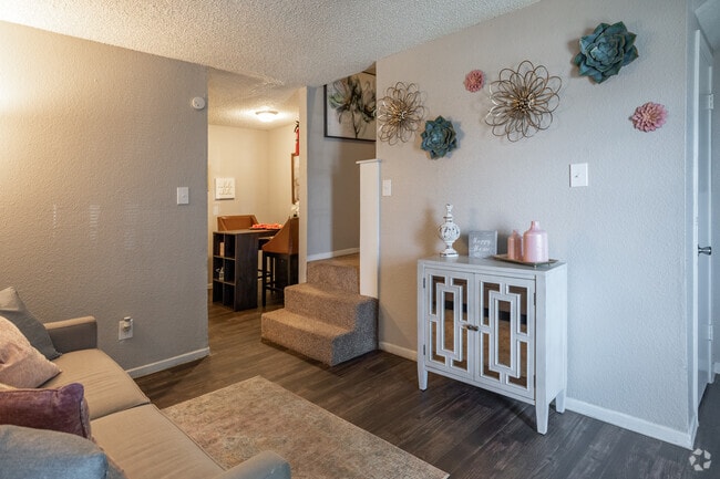 1HAB, 1BA - 695SF - La Serena