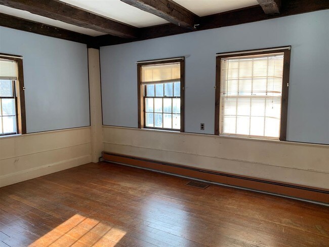 Building Photo - 1595 Quincy Rd