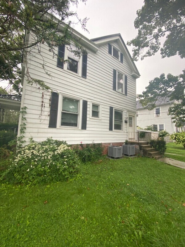 Primary Photo - 1119 S College Ave