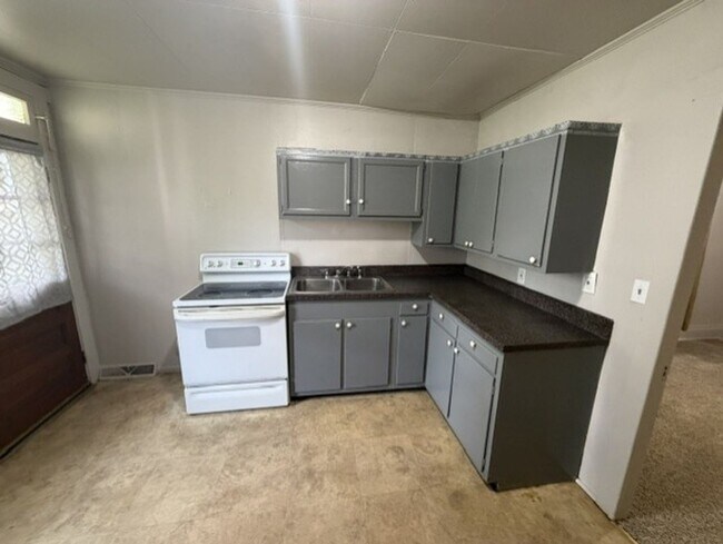 Foto del edificio - $1,100  harrisburg 3 bedroom house for rent