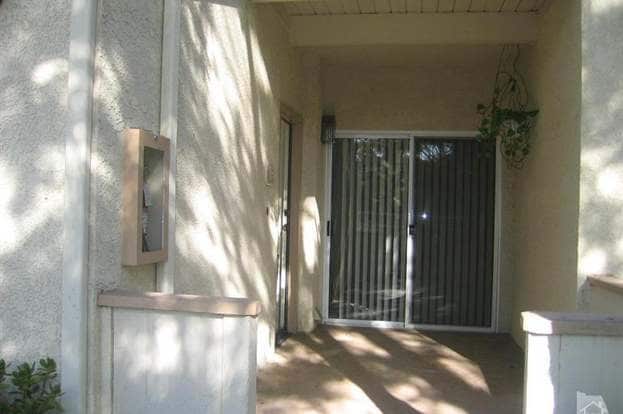 Foto del edificio - 640 Indian Oak Ln