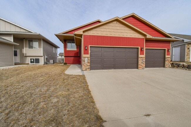 Building Photo - 5 Bedroom 3 Bathroom Single Family Home North Sioux Falls!