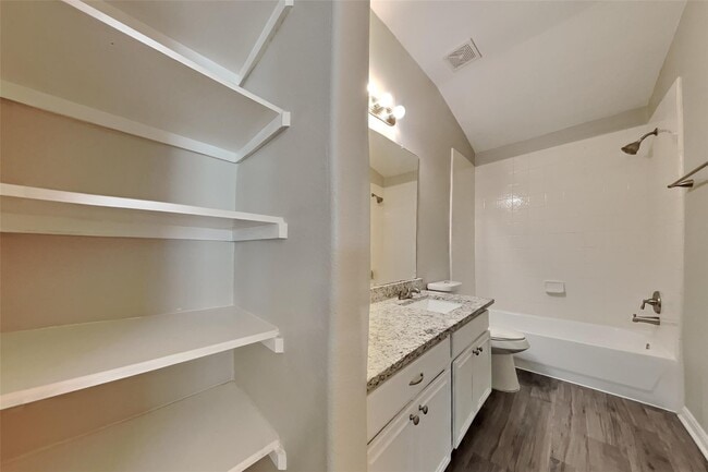 Building Photo - 2831 Wild Oak Park Dr