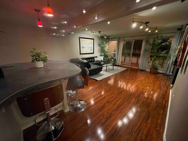 Foto del edificio - 221 E 7th Ave