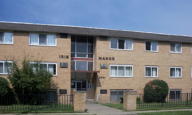 Building Photo - Iris Manor