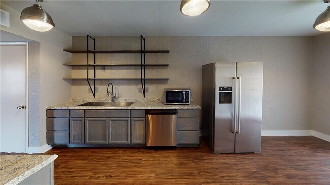 Building Photo - 8309 Chesham Dr