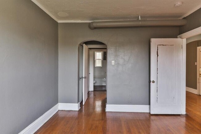 Building Photo - 3862 Bamberger Ave