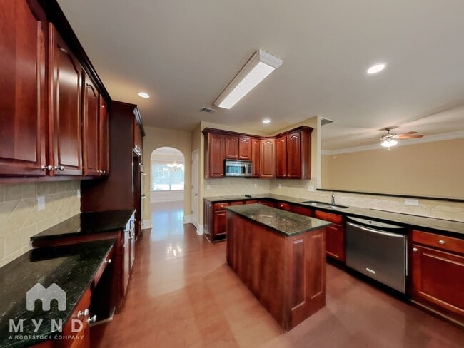 Building Photo - 131 Grandiflora Dr